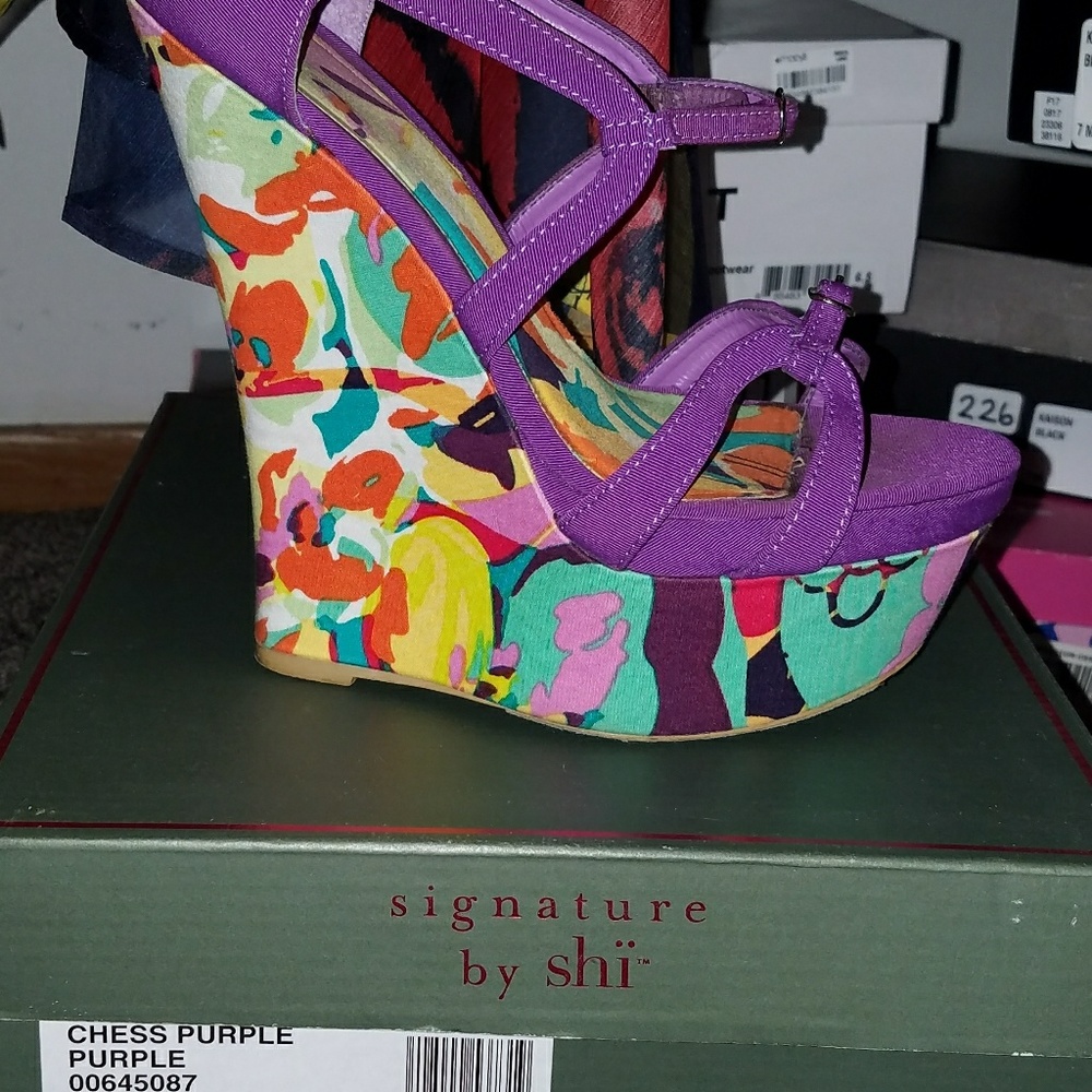Shoes - Picture 7 of 8